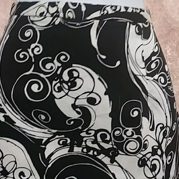 Intriguing threads - Picture 2 of 3